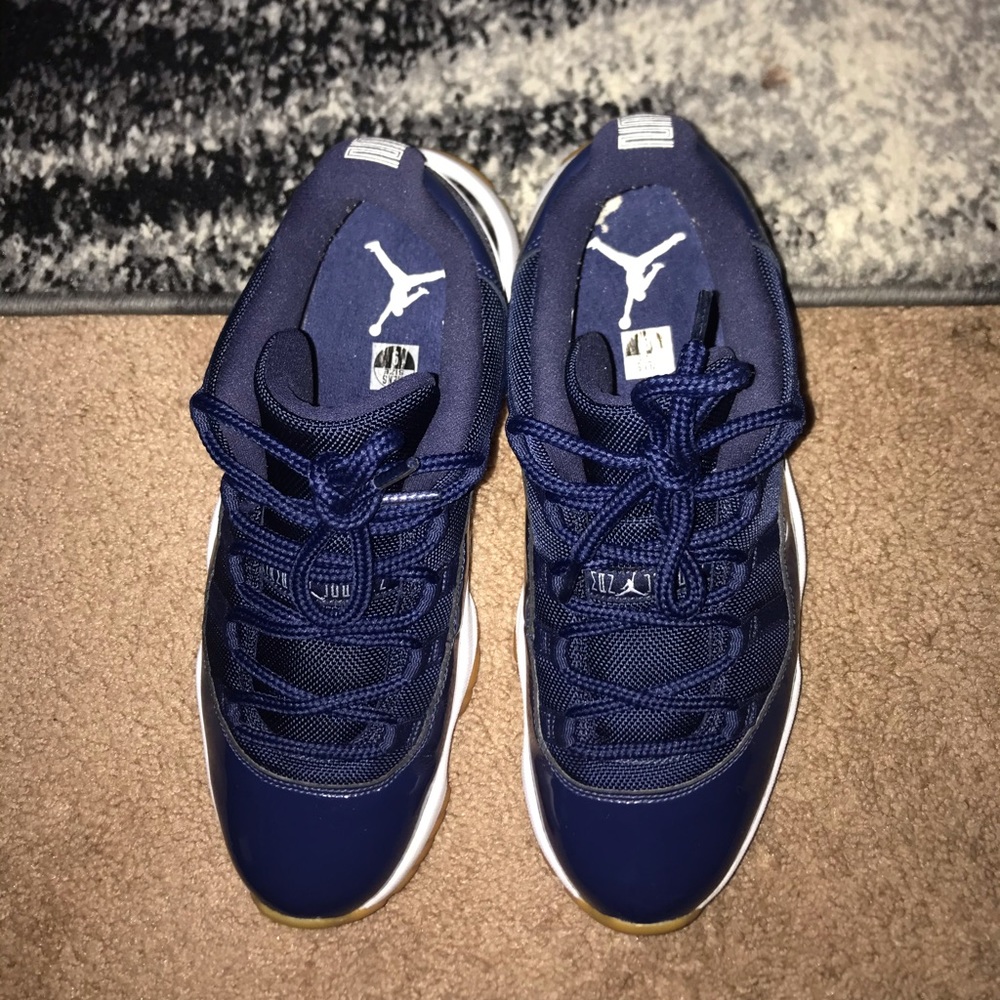 100% authentic Jordan 11s “midnight blue” used